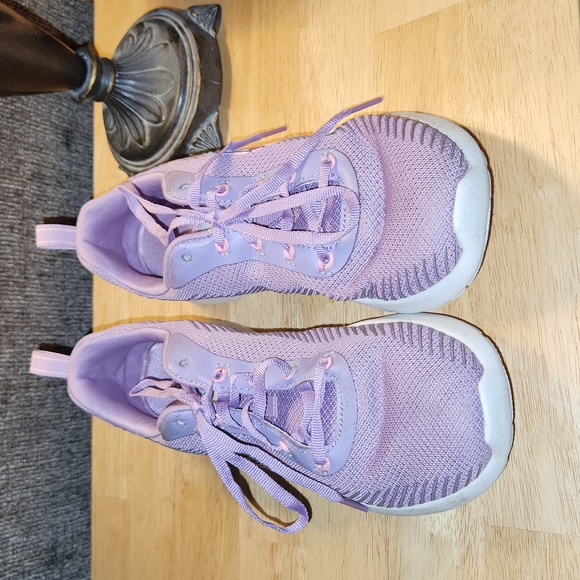 Skechers 6.5 sneakers...worn twice - Picture 2 of 8